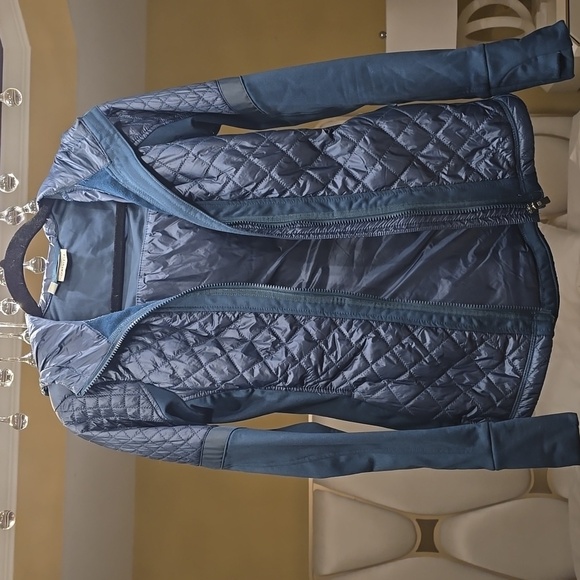 Athleta Women's Dark Green Quilted Puffer Jacket - Picture 4 of 16